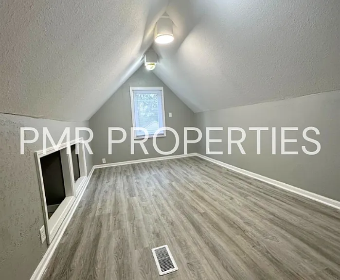 2714 Delaware St — Photo 8