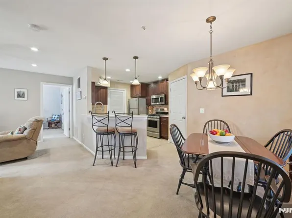 5402 Tudor Dr, Pompton Plains, NJ 07444