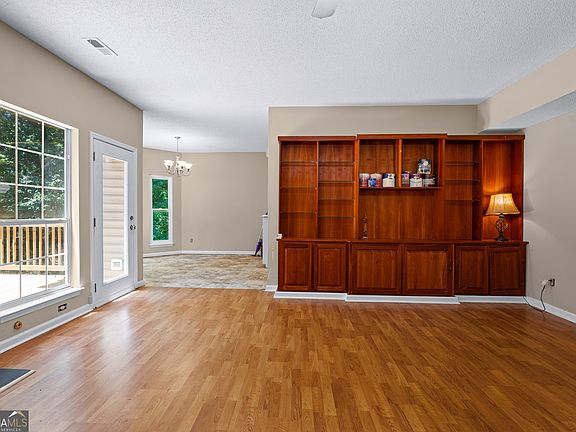 2nd image of 18 Coggins Pl