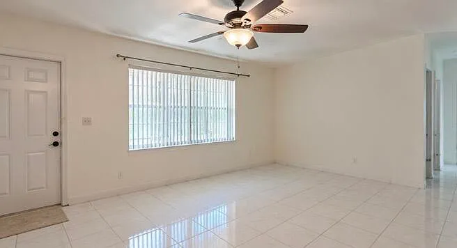 3 bed, 2.0 bath, 1437 sqft, $3,200 — Photo 3