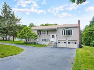 34 Brookhedge Rd, Trumbull, CT 06611