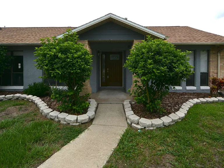 205 Beechwood Ln — Photo 2