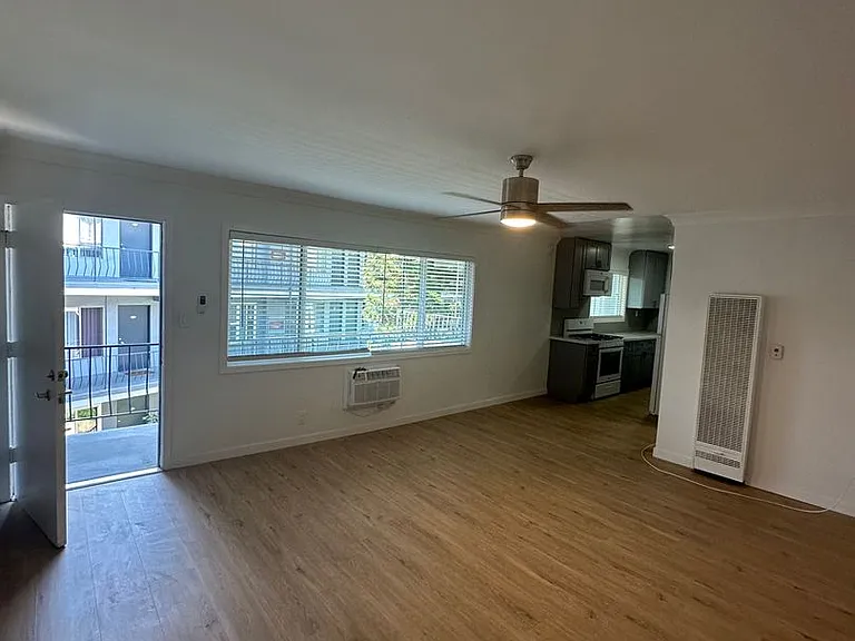 The Diplomat Apartments — Photo 12
