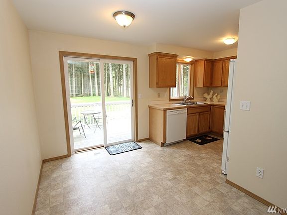 5th image of 13925 63rd Dr NW