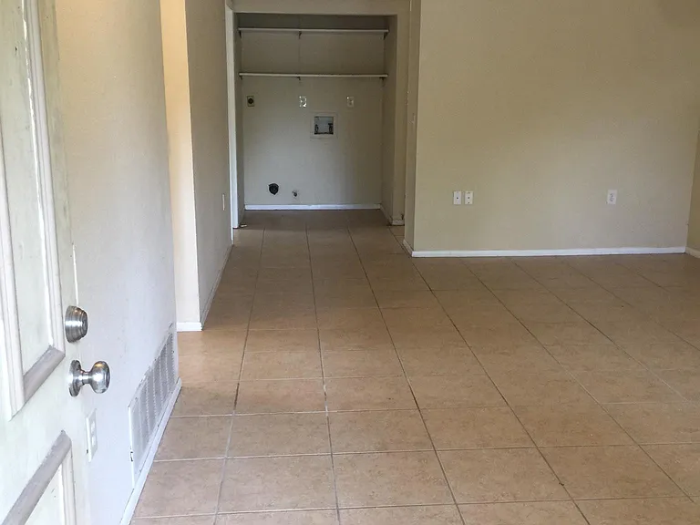 216 Gamblewood — Photo 5