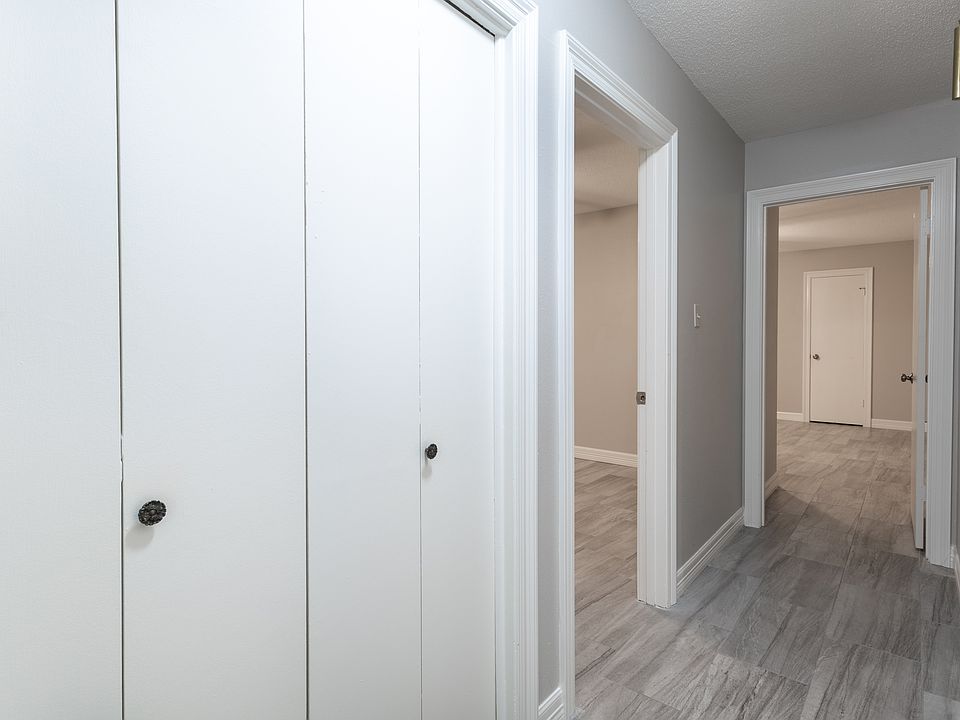 1st image of 3148 Sandalwood Dr