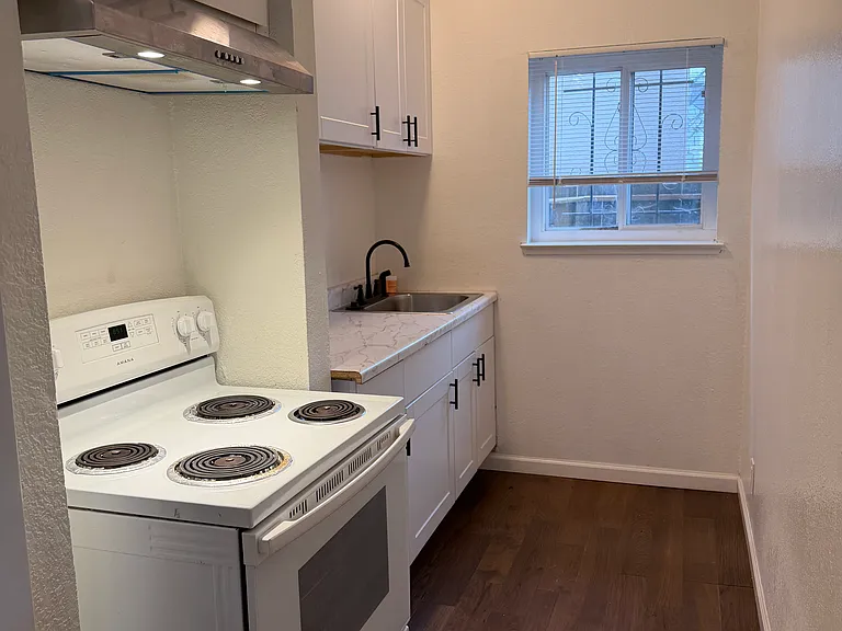 234 5th Ave #9 — Photo 4