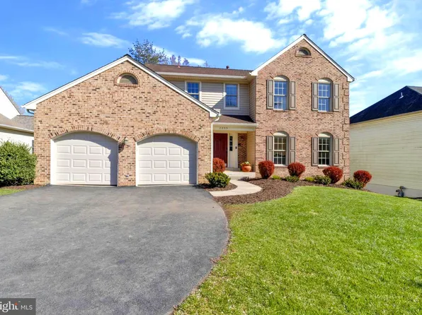 2055 Woodford Rd, Vienna, VA 22182