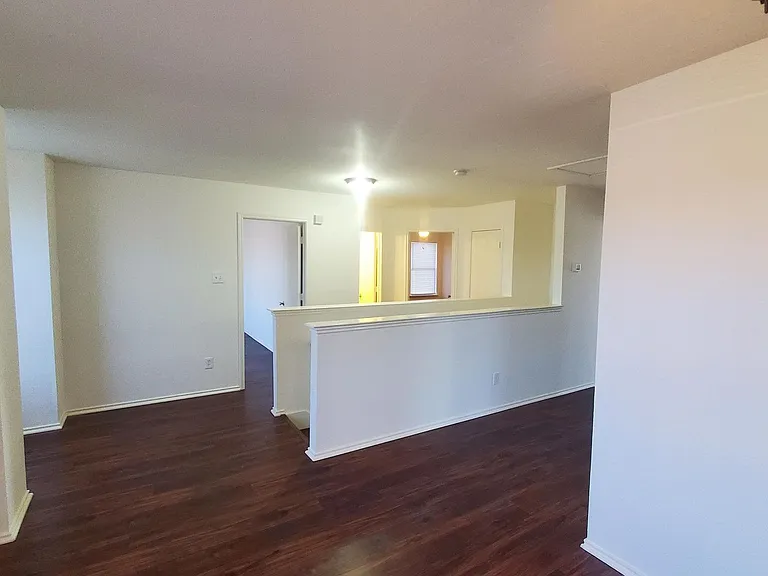 109 Southwestern Dr — Photo 15