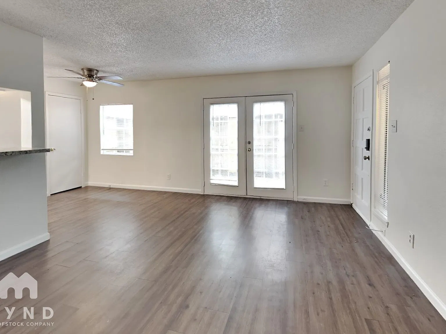 2 bed, 1.5 bath, 968 sqft, $1,249 — Photo 3