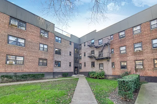 Rented by Revona Properties | media 16