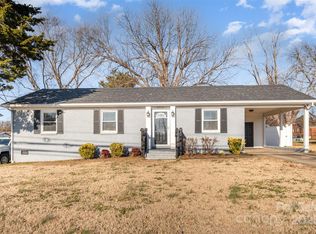 2016 W Arrowood Rd, Charlotte, NC 28217