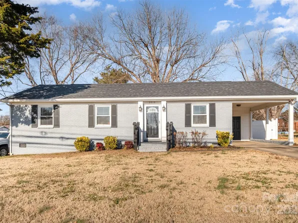 2016 W Arrowood Rd, Charlotte, NC 28217