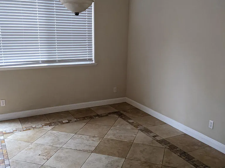 230 Holland Cir — Photo 2