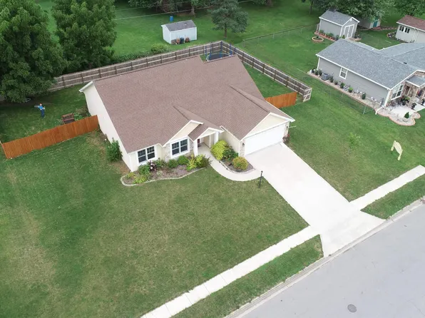 1824 S West Point Dr, Warsaw, IN 46580