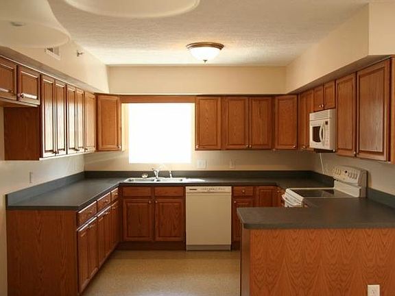 Kitchen (includes fridge)