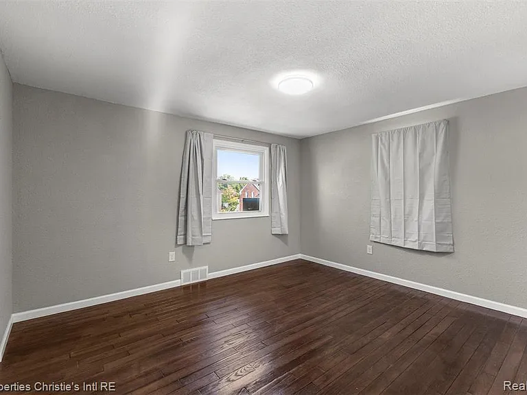 10842 Nottingham Rd — Photo 14