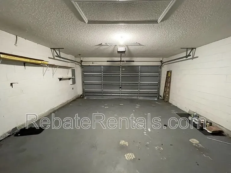 10538 Lantana Lakes Dr N — Photo 19