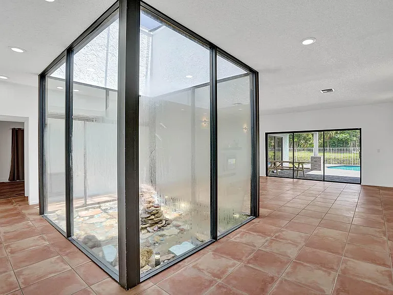 16610 Royal Poinciana Ct — Photo 30