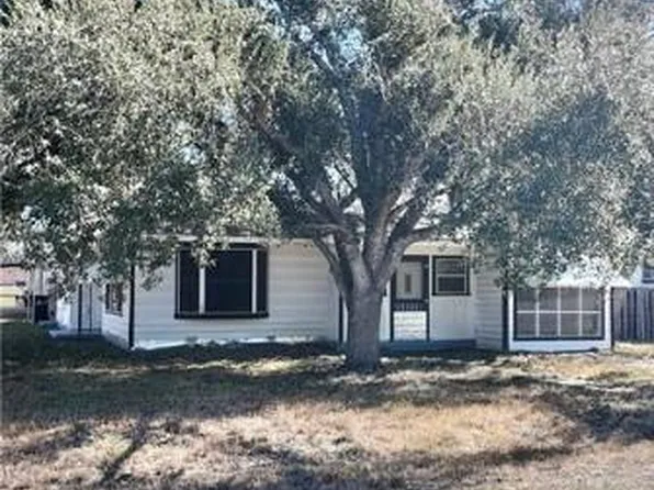 142 W 4th St, Yorktown, TX 78164