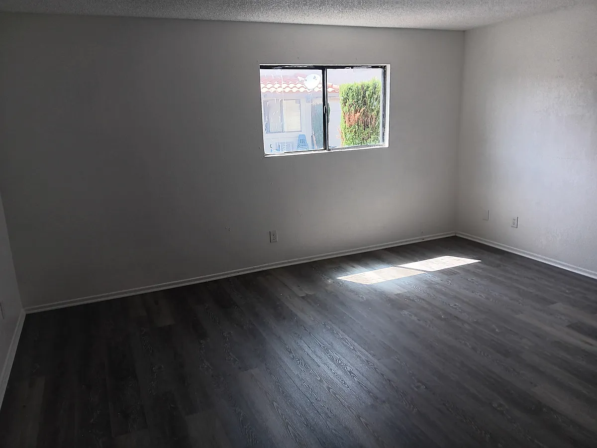 Building Photo - 16440 Sequoia St #4