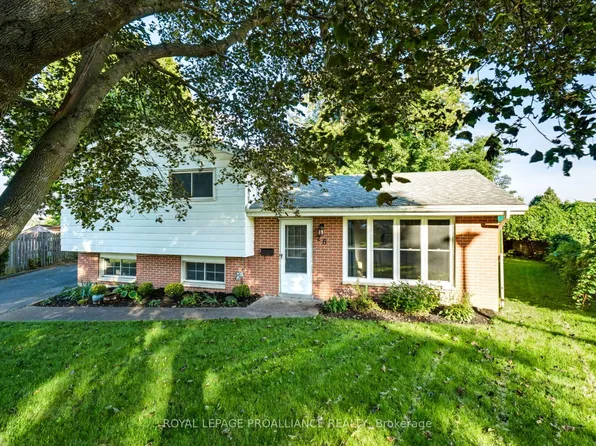 28 Massey Pl, Brockville, ON K6V 3K9