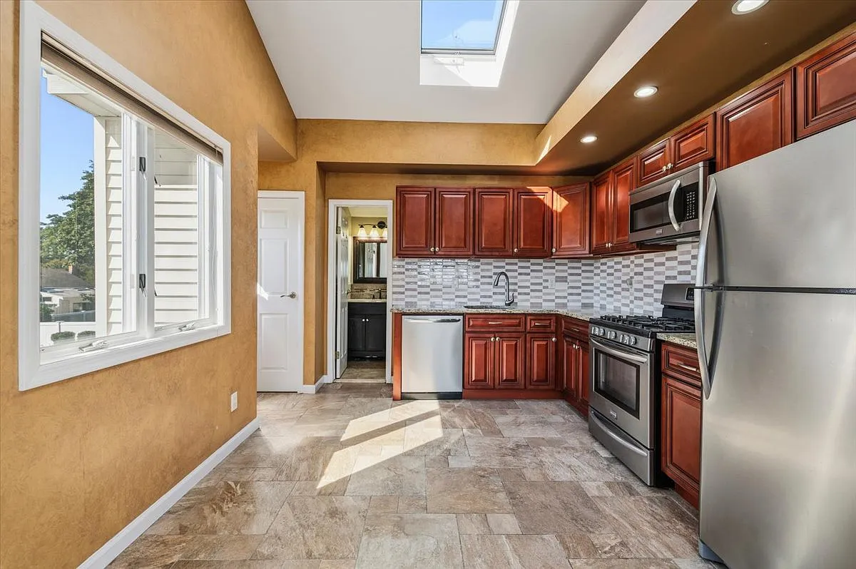 1 bed, 684 sqft, $2,500 — Photo 2