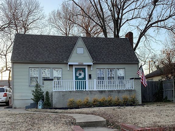 2nd image of 116 S Knoxville Ave