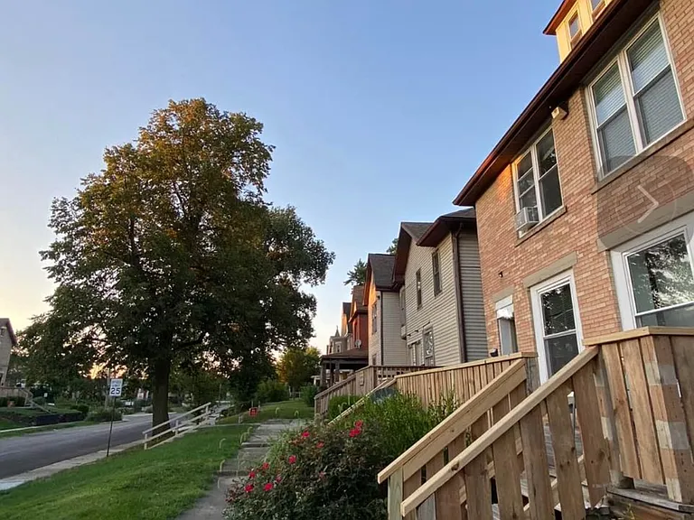 1376 Indianola Ave — Photo 4