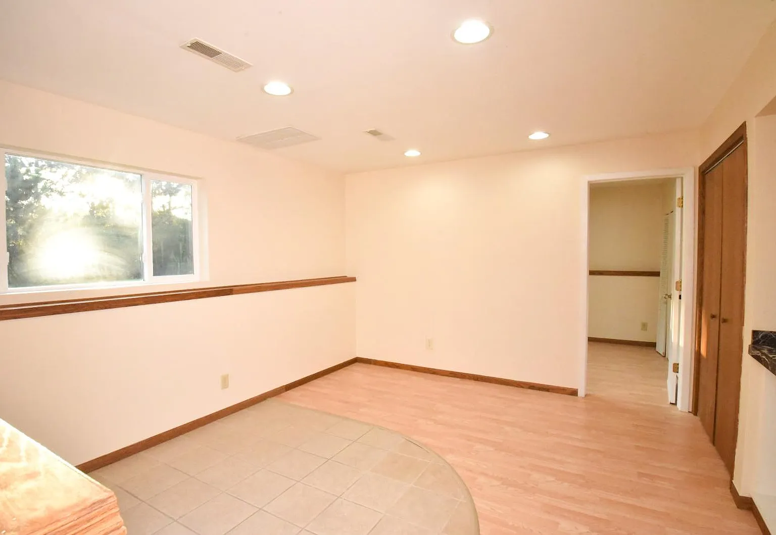 2501 Thomas Ct — Photo 4