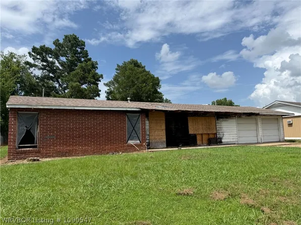 1104 C St, Barling, AR 72923