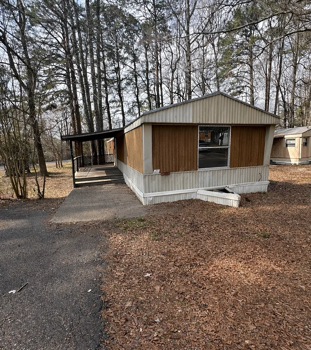 3 bed, 1050 sqft, $850 — Photo 1