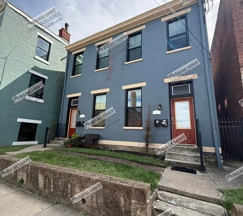 15 W 8th St #2