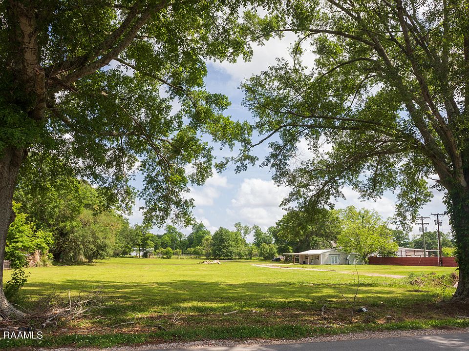 1st image of 404 Sonnier Rd