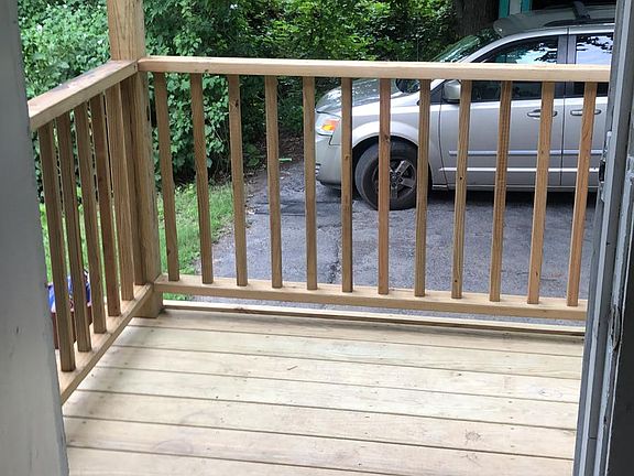 4th image of 944 Winona Dr #3