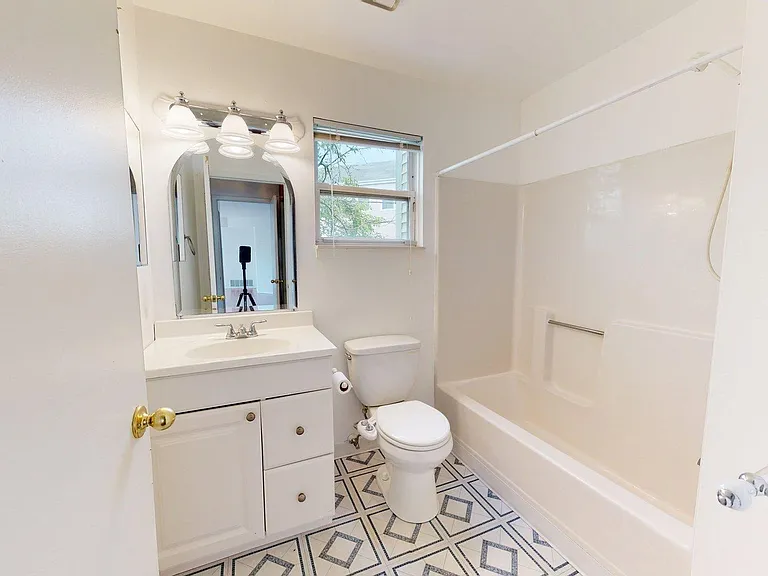 2201 S Huron Pkwy #1 — Photo 15