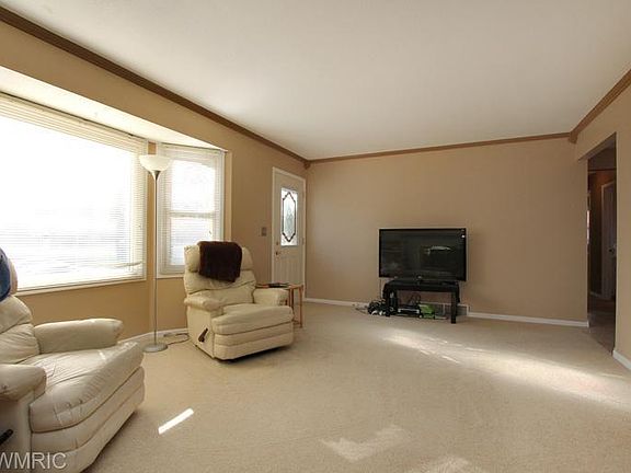 4th image of 2543 Oakview Dr SW