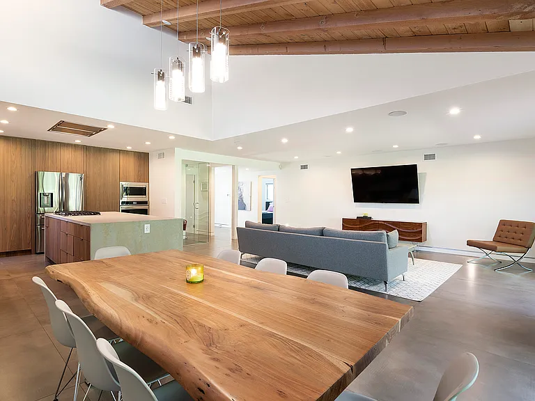 6561 Lasaine Ave — Photo 15