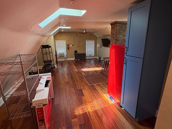3rd image of 300 Van Duzer St Floor 3