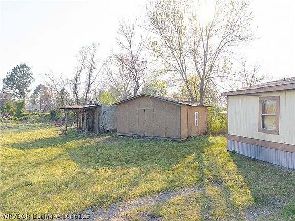 4th image of 300 Park Ln
