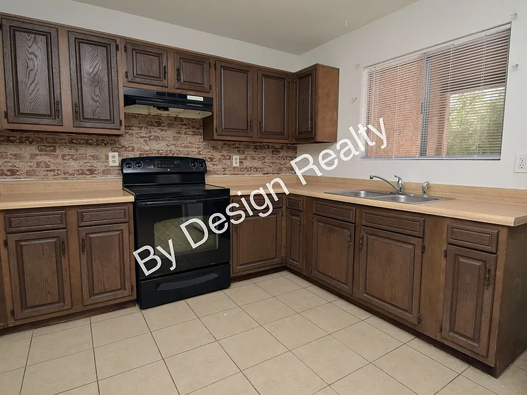 3334 E Presidio Rd — Photo 9