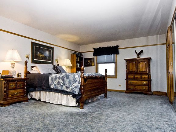 Spacious Master w/private full bath