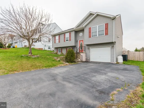 60 Mercedes Dr, Martinsburg, WV 25404