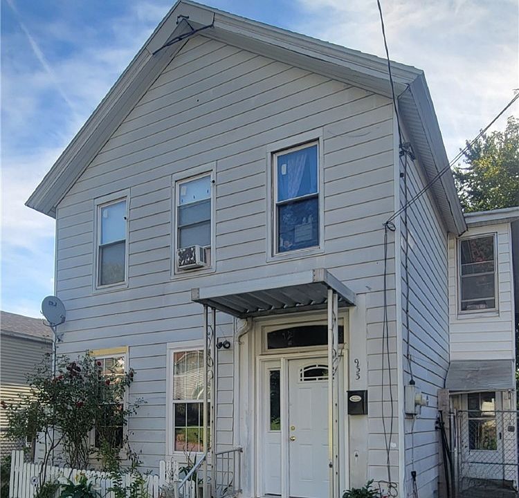 1st image of 933 Saratoga St