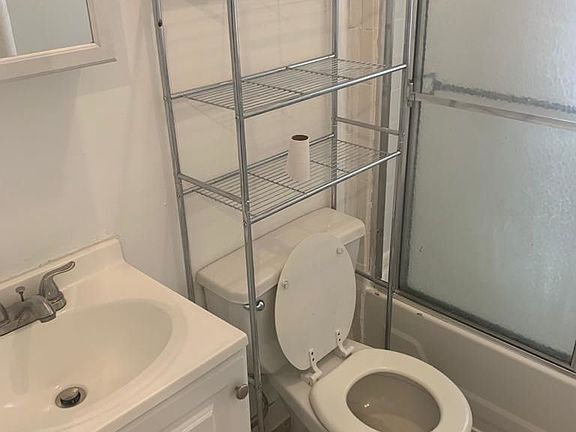 4th image of 35 Graham Ave Unit C-3
