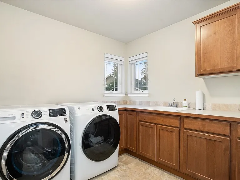 4117 Jude Ct NE — Photo 24