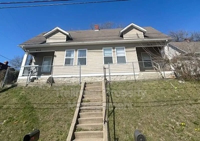 Building Photo - 616 N 10th St