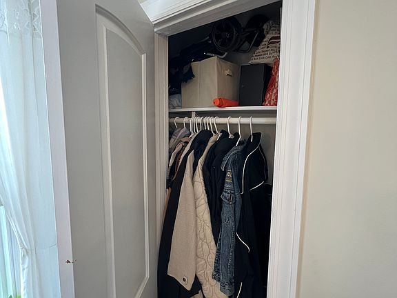 2nd image of 3817-3823 N Greenview Ave #3EW