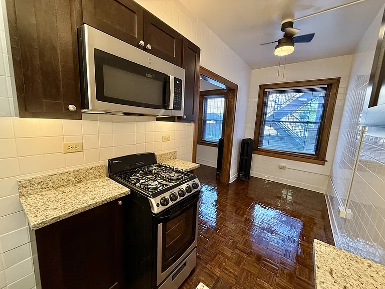 553 West Oakdale Avenue — Photo 48