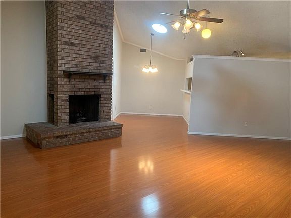 3rd image of 616 Shady Creek Trl